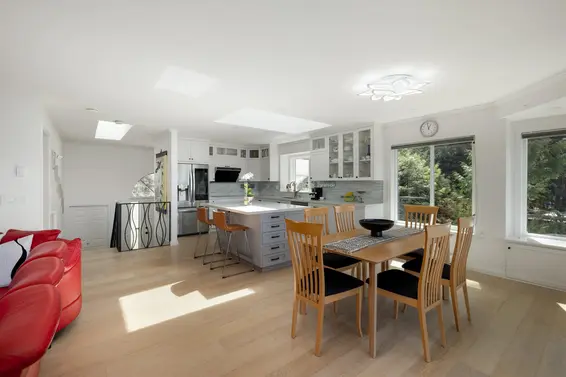 250 Kelvin Grove Way, Lions Bay For Sale - image 2
