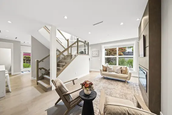 2 233 West 5th Street, North Vancouver For Sale - image 2
