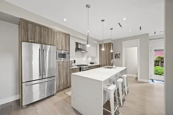 2 233 West 5th Street, North Vancouver For Sale - image 3