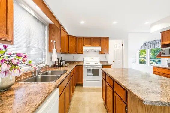 865 Ruckle Court, North Vancouver For Sale - image 5