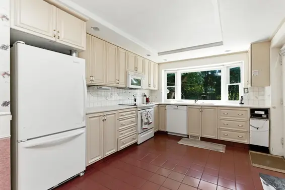 2240 Gordon Avenue, West Vancouver For Sale - image 12