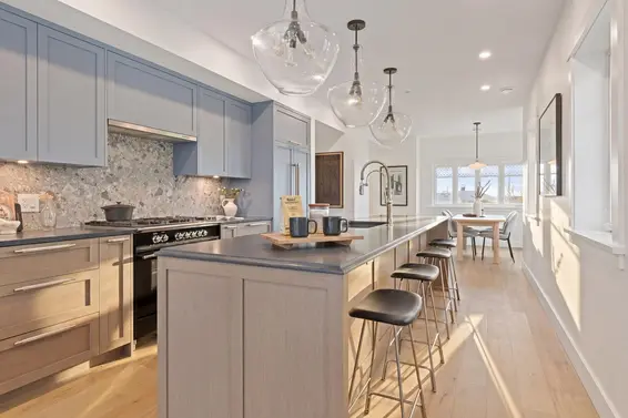 2 326 West 14th Street, North Vancouver For Sale - image 2