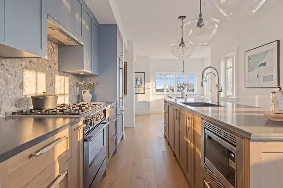 2 326 West 14th Street, North Vancouver For Sale - image 3