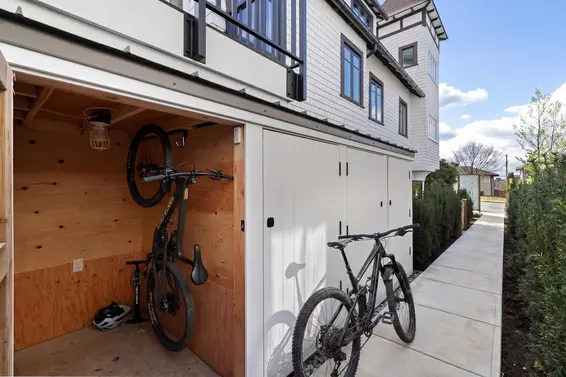 2 326 West 14th Street, North Vancouver For Sale - image 32