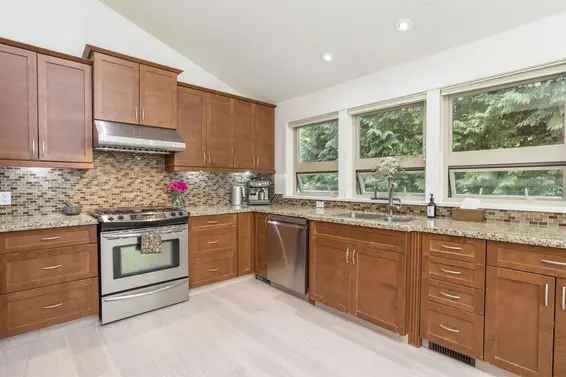 5770 Primrose Place, West Vancouver For Sale - image 11