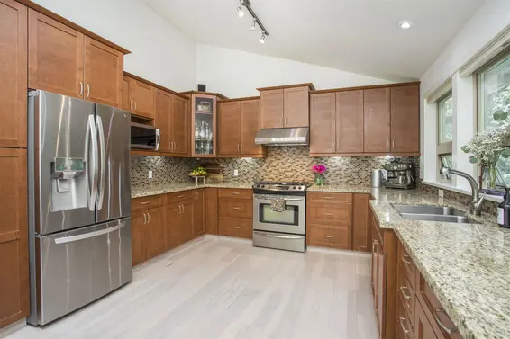 5770 Primrose Place, West Vancouver For Sale - image 12