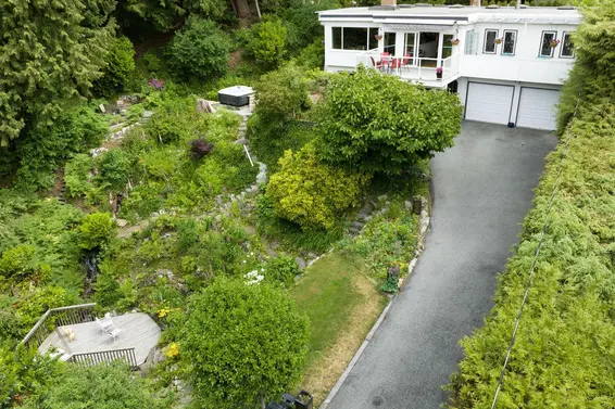 195 Isleview Place, LIONS BAY For Sale - image 2