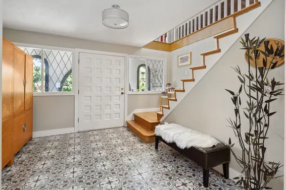 195 Isleview Place, LIONS BAY For Sale - image 4