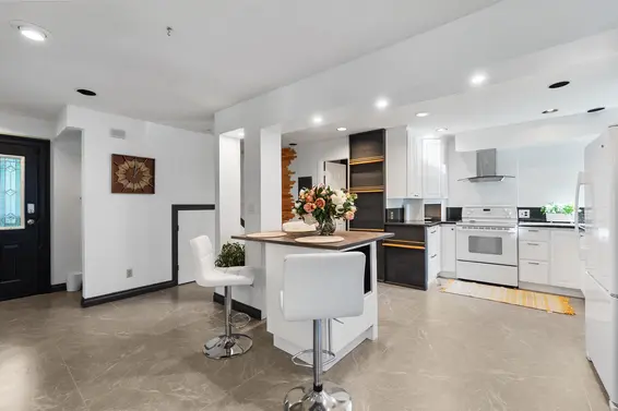 2069 Westview Drive, North Vancouver For Sale - image 10