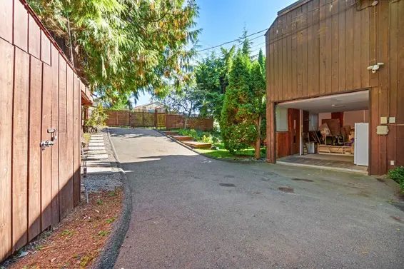 2069 Westview Drive, North Vancouver For Sale - image 36