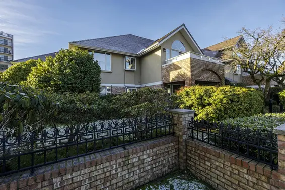 15 2150 Marine Drive, West Vancouver