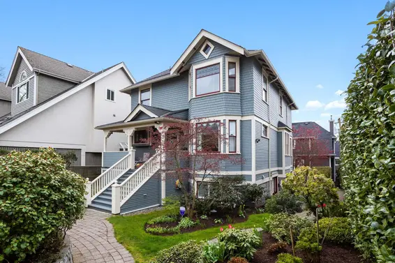 1 217 East Keith Road, North Vancouver