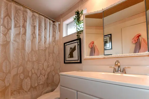 1733 Ross Road, North Vancouver For Sale - image 9