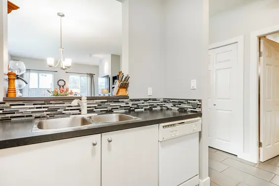 103 150 West 22Nd Street, North Vancouver For Sale - image 8