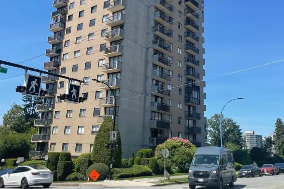 1201 145 St. Georges Avenue, North Vancouver