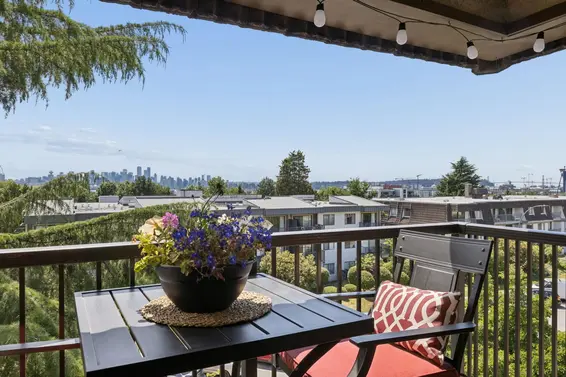 304 252 West 2nd Street, North Vancouver