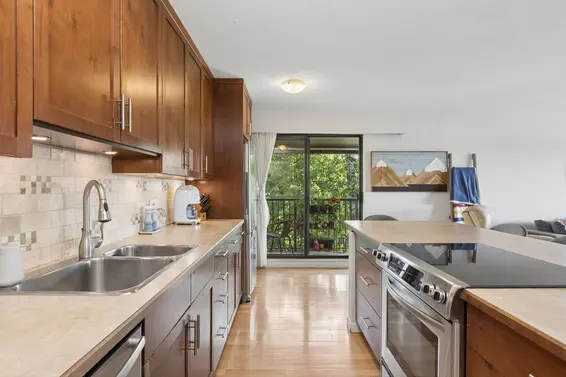 304 252 West 2nd Street, North Vancouver For Sale - image 11