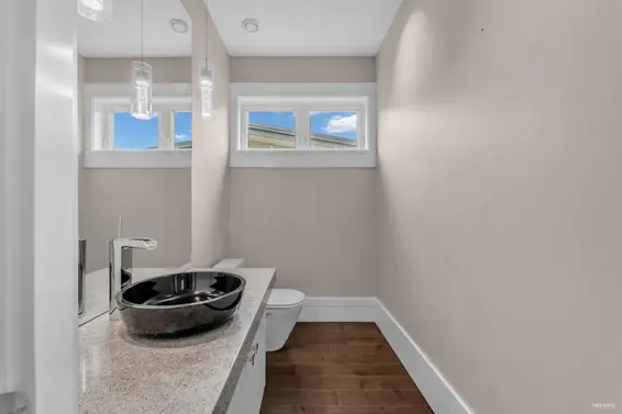 2548 Mathers Avenue, West Vancouver For Sale - image 22