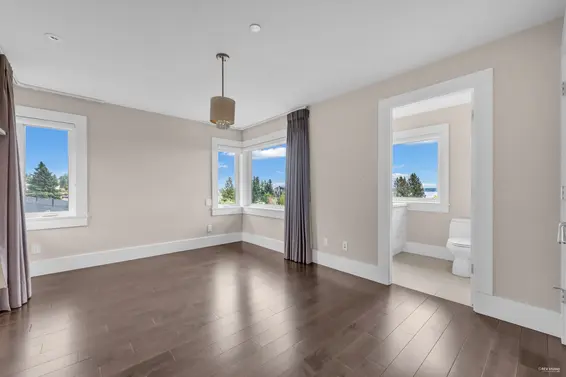 2548 Mathers Avenue, West Vancouver For Sale - image 29