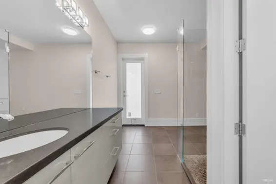 2548 Mathers Avenue, West Vancouver For Sale - image 38