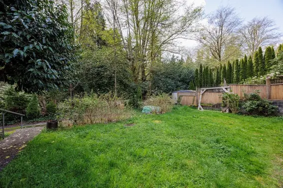 4339 Cliffmont Road, North Vancouver For Sale - image 12