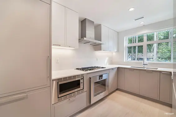 7 1960 Glenaire Drive, Vancouver For Sale - image 4