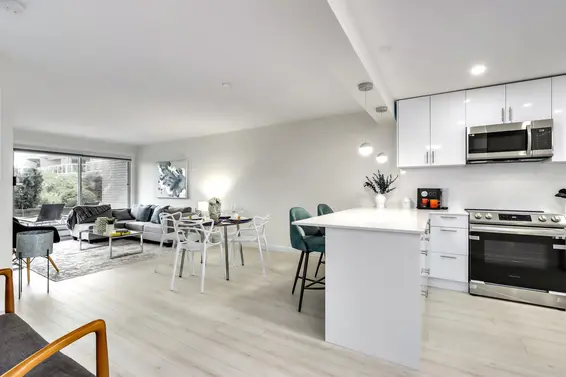 2102 33 Chesterfield Place, North Vancouver