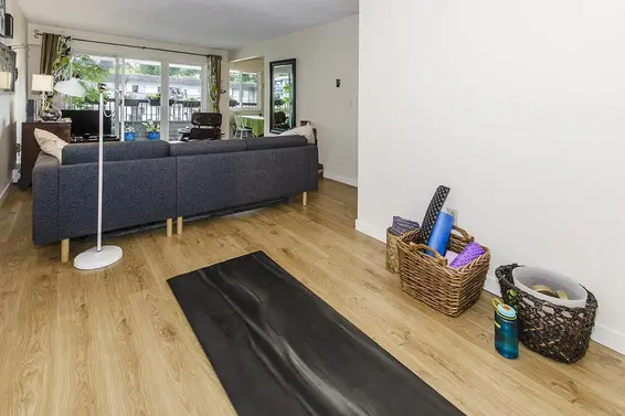 202 105 West Kings Road, North Vancouver For Sale - image 2