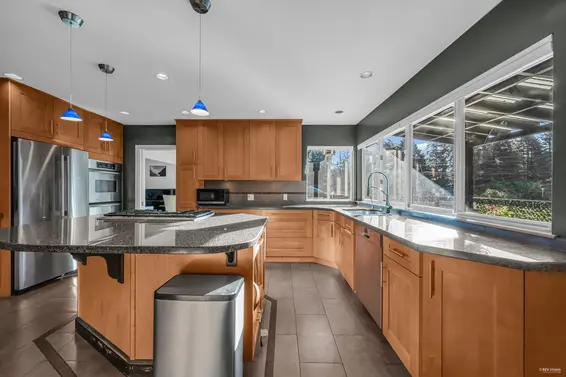 310 Macbeth Crescent, West Vancouver For Sale - image 10