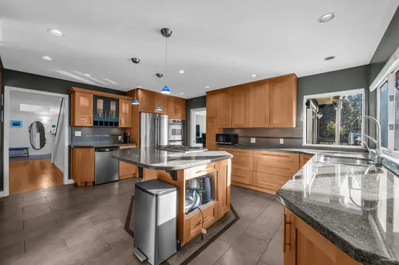 310 Macbeth Crescent, West Vancouver For Sale - image 11