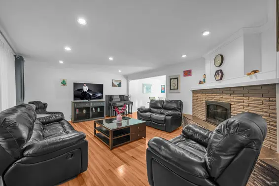 310 Macbeth Crescent, West Vancouver For Sale - image 4