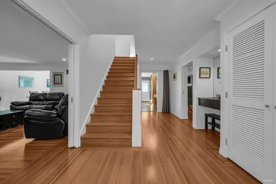 310 Macbeth Crescent, West Vancouver For Sale - image 7