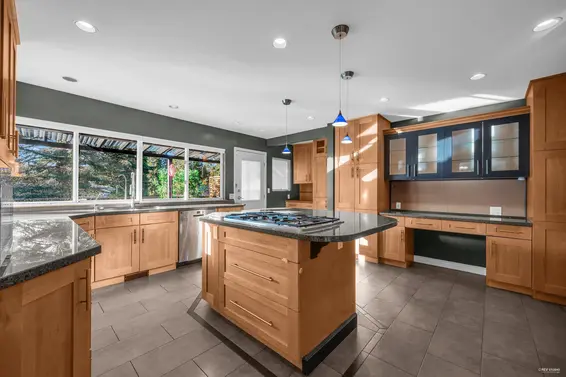 310 Macbeth Crescent, West Vancouver For Sale - image 8