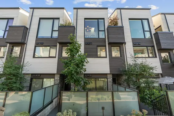 203 650 East 2nd Street, North Vancouver