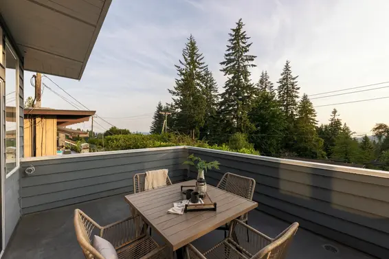 456 Montroyal Boulevard, North Vancouver For Sale - image 11