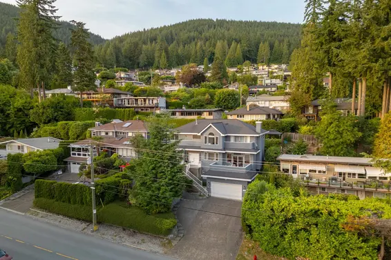 456 Montroyal Boulevard, North Vancouver For Sale - image 35