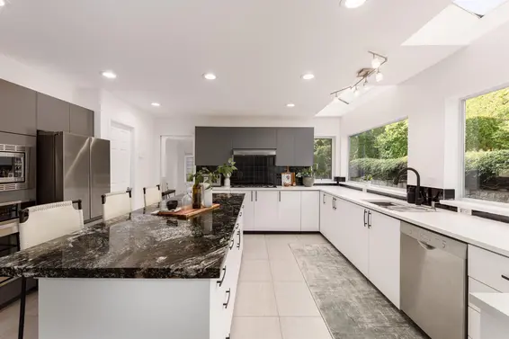 456 Montroyal Boulevard, North Vancouver For Sale - image 6