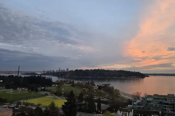 1101 555 13 Street, West Vancouver