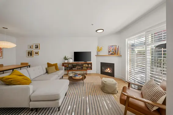18 222 East 5th Street, North Vancouver For Sale - image 2