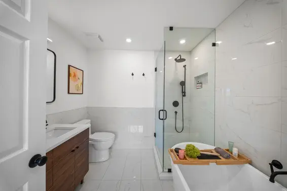 18 222 East 5th Street, North Vancouver For Sale - image 25