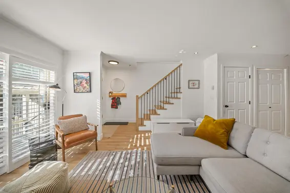 18 222 East 5th Street, North Vancouver For Sale - image 3