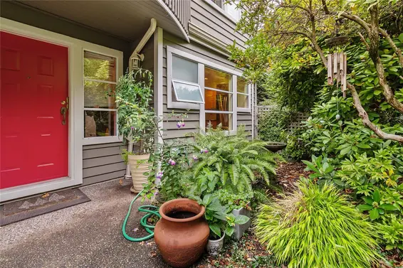 B4 275 East 4Th Street, North Vancouver