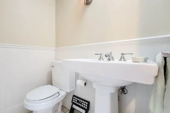 4649 Clovelly Walk, West Vancouver For Sale - image 31