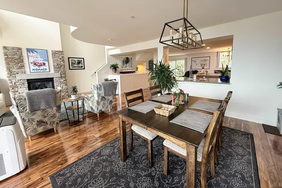 8676 Seascape Drive, West Vancouver For Sale - image 10