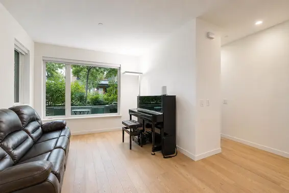 42 528 East 2nd Street, North Vancouver For Sale - image 2