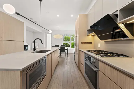 42 528 East 2nd Street, North Vancouver For Sale - image 3