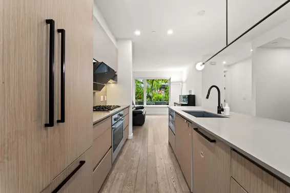 42 528 East 2nd Street, North Vancouver For Sale - image 4