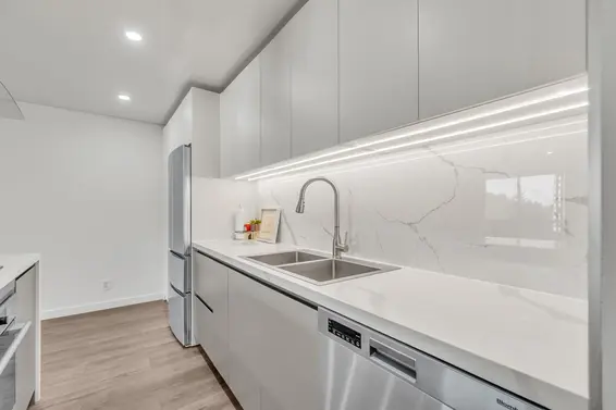 1207 2016 Fullerton Avenue, North Vancouver For Sale - image 3