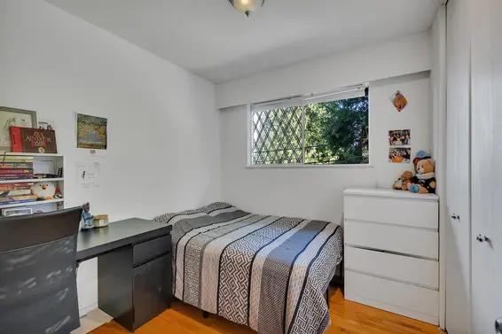 5325 Marine Drive, West Vancouver For Sale - image 19