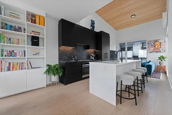 201 650 East 2nd Street, North Vancouver For Sale - image 4